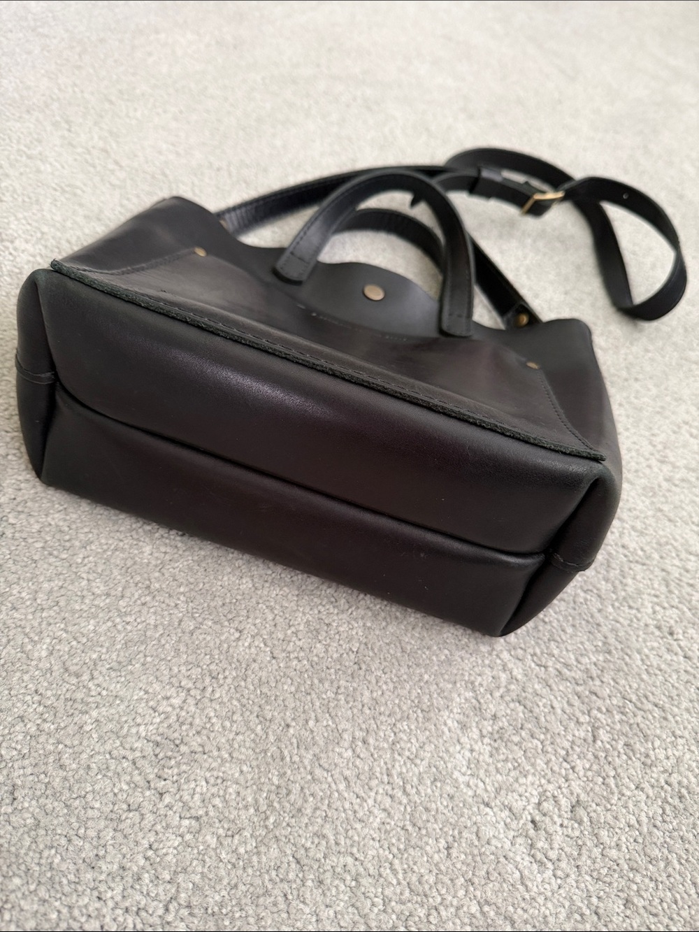 Classic Black Leather Tote Handbag - Versatile Everyday Shoulder Bag - Picture 3 of 4